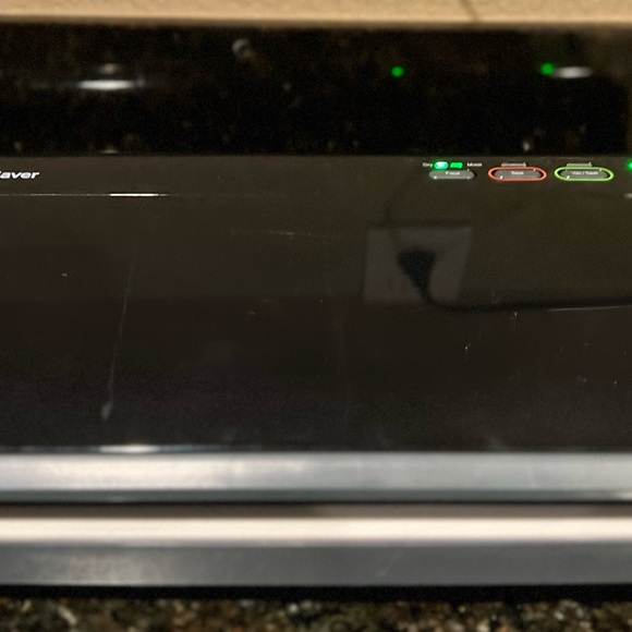FoodSaver Vacuum sealer machine with foodsaver containers included, Bundle DEAL! - Picture 6 of 16